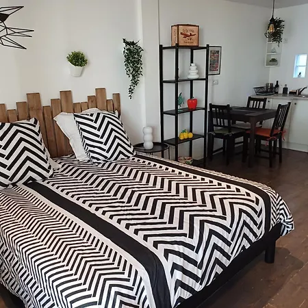 Maisonnette Avec Pergola Τουλόν