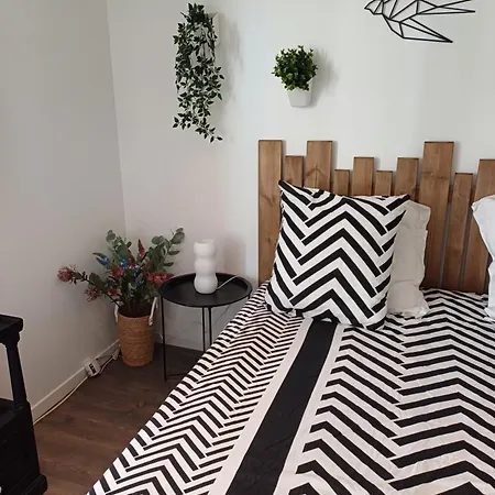 Maisonnette Avec Pergola * Τουλόν