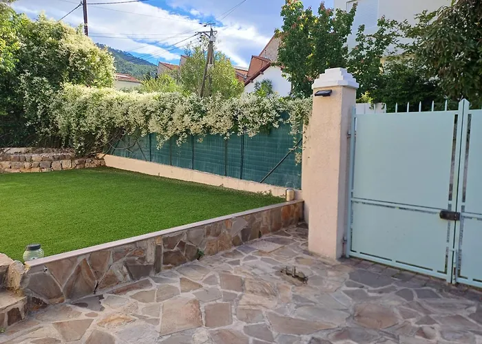 Maisonnette Avec Pergola * Toulon