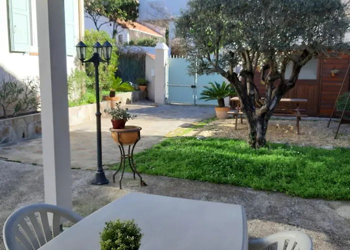 Apartman Maisonnette Avec Pergola Toulon