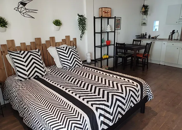 Maisonnette Avec Pergola Toulon