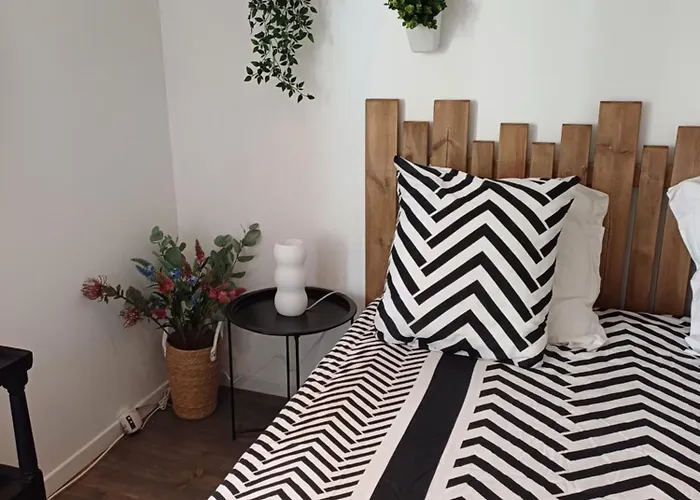 Maisonnette Avec Pergola * Toulon