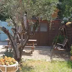 Maisonnette Avec Pergola Apartment