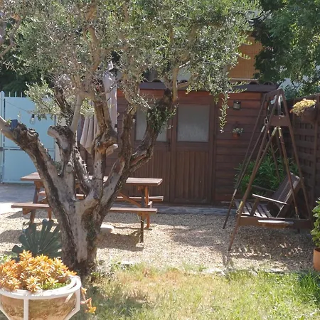 Maisonnette Avec Pergola דירה